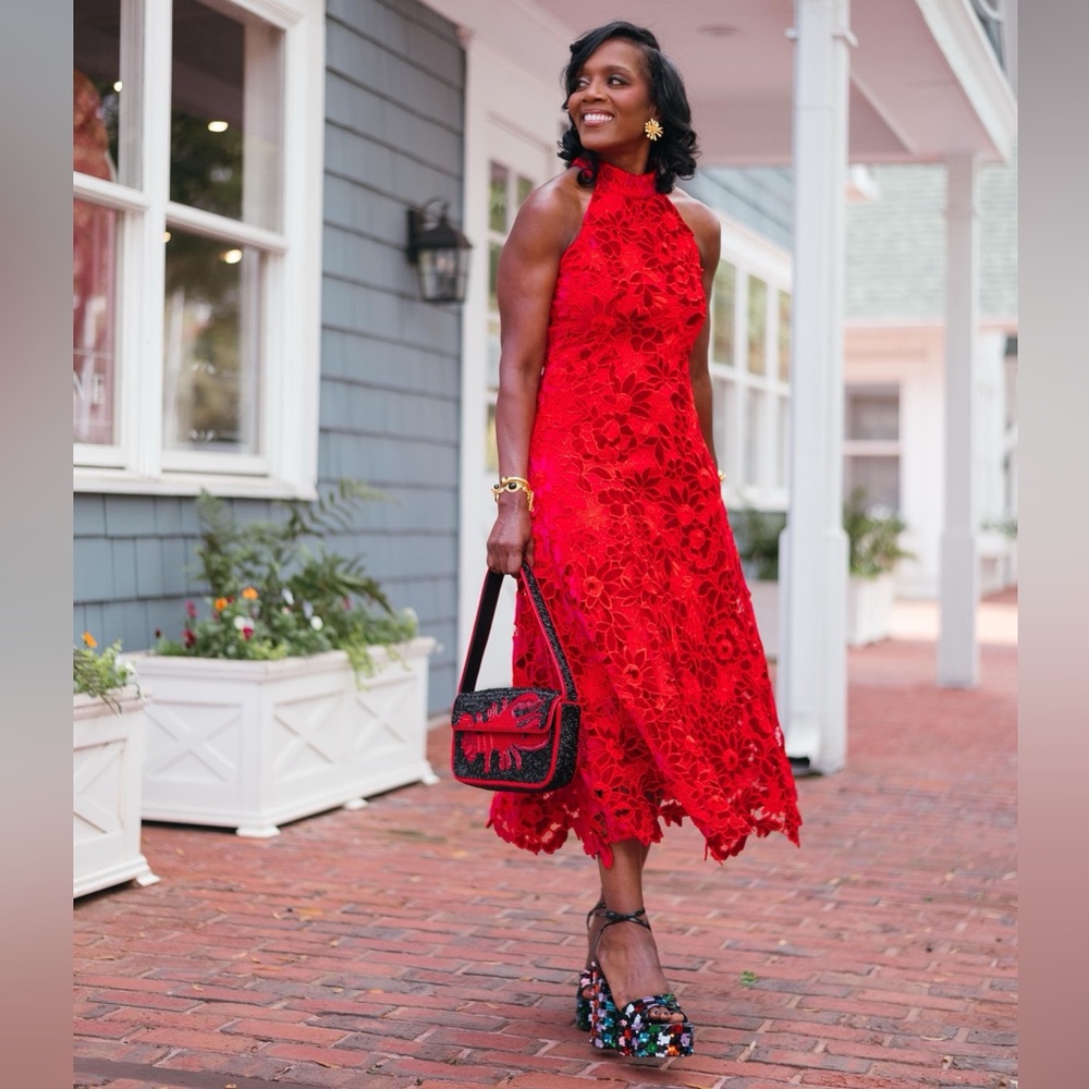 BOSTON PROPER
Mock Neck Velvet Lace Midi Dress
Excellent condition. Worn once
